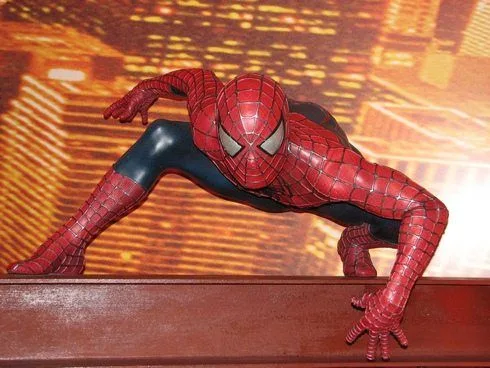 cine - Imagen de una escultura de Spiderman