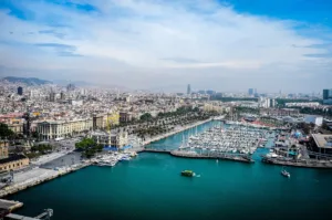 vista aérea del puerto marítimo de Barcelona